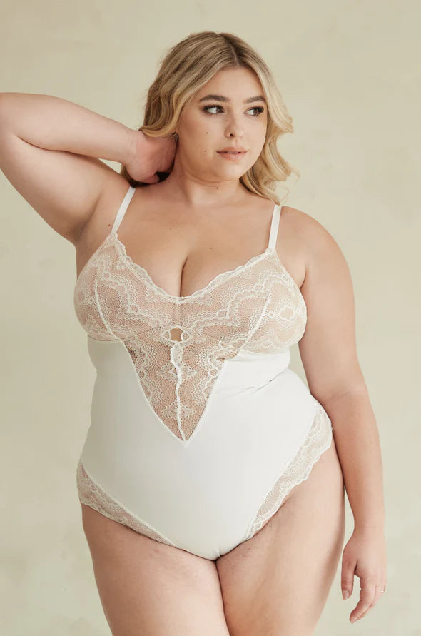 ® Sculpting Lace Shapewear Bodysuit