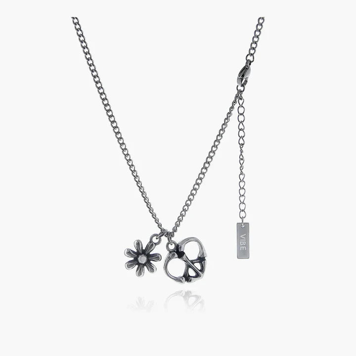 DAISY PENDANT CHAIN NECKLACE
