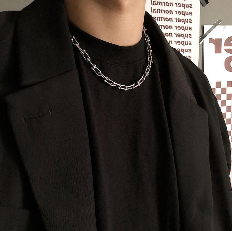 U-SHAPED CHAIN NECKLACE